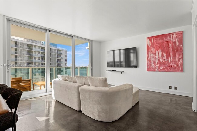 Building Photo - 1000 West Ave