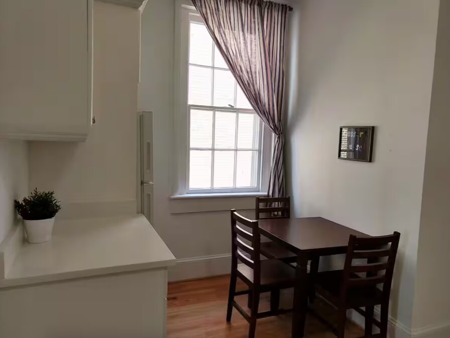 Building Photo - 131 C St SE