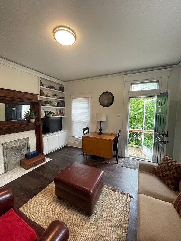 Building Photo - 299 Reinhard Ave