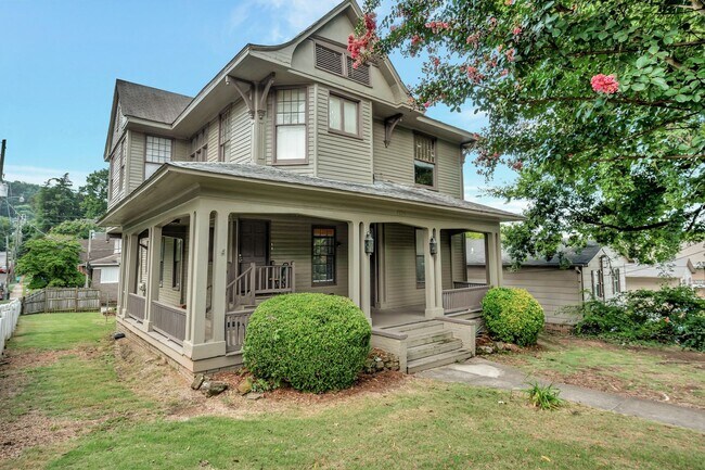 Interior Photo - Aura on 14th