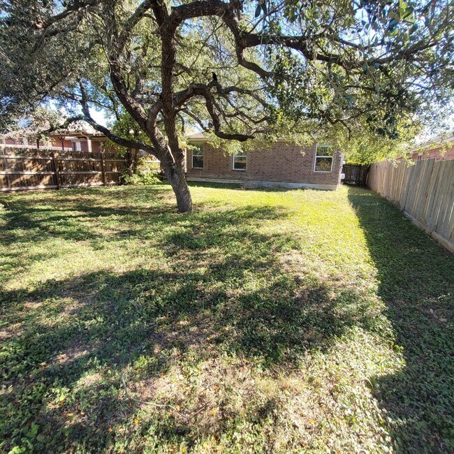 Building Photo - Clean North East Home - O'Conner & IH35