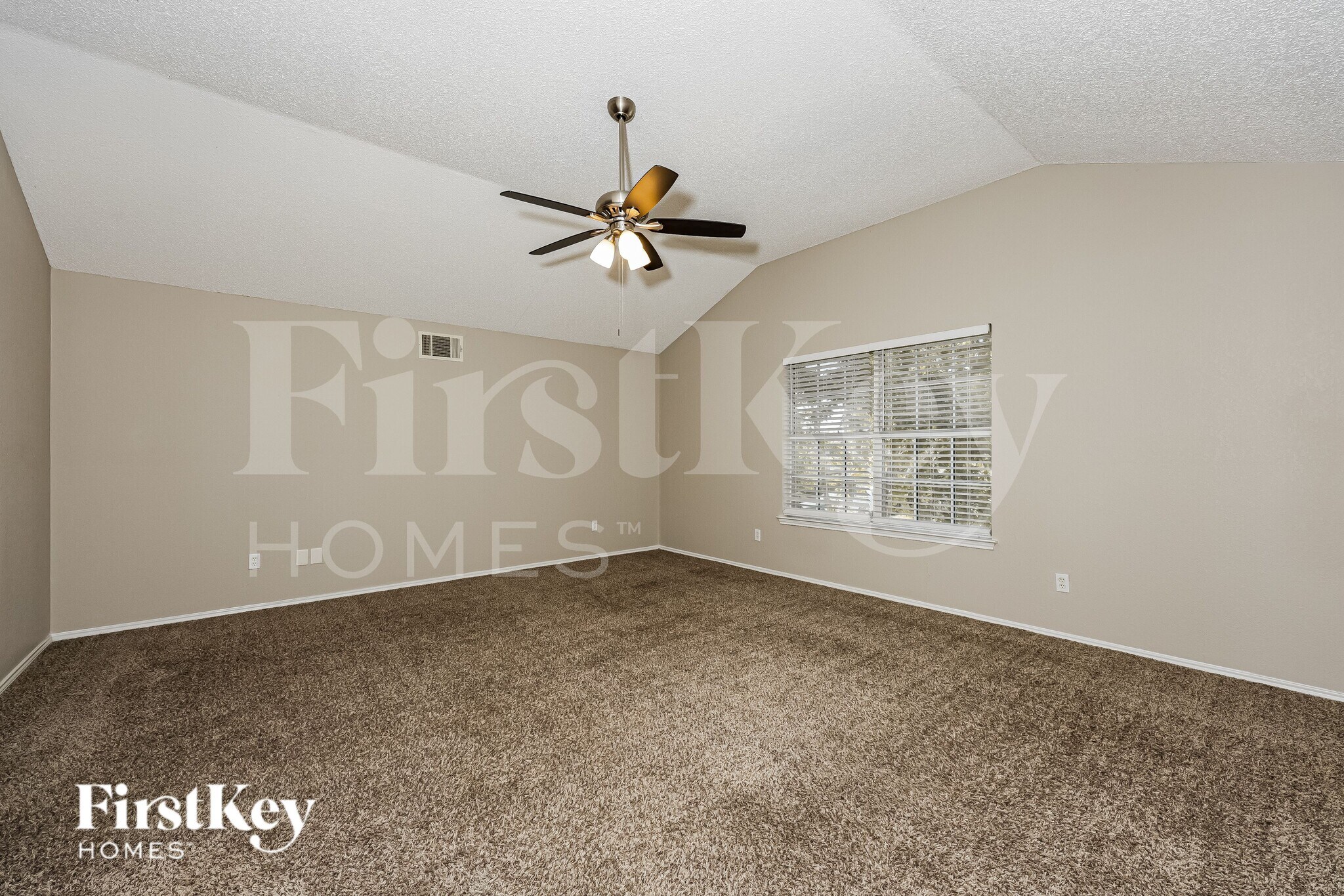 Building Photo - 609 Hollyberry Dr