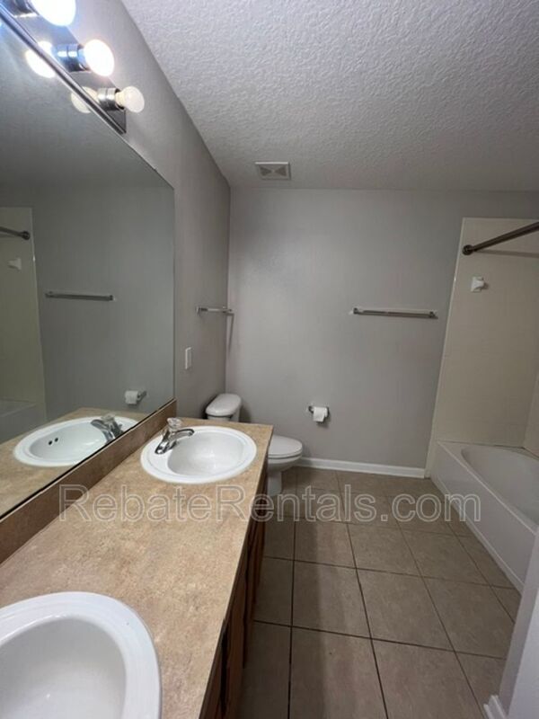 Building Photo - 824 Black Cherry Dr S