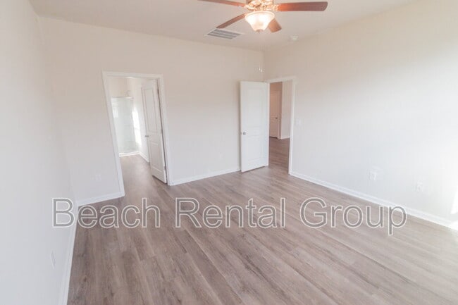 Building Photo - 540 Duvall St