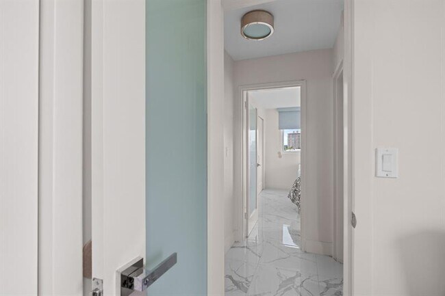 Building Photo - 2400 NE 9th St