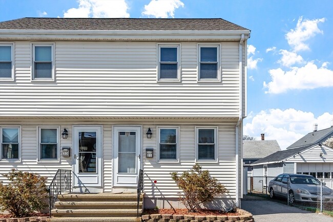 Building Photo - 31 Blossom St