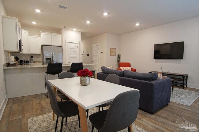 Building Photo - 1435 Iroquois Ct