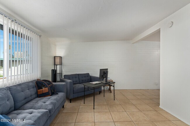 Building Photo - 7455 E Desert Spring Dr