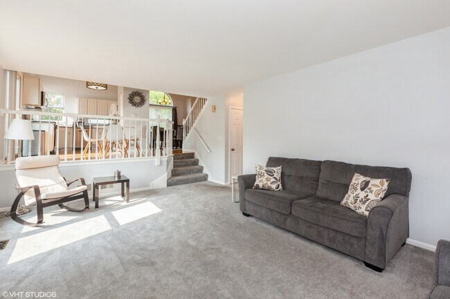 Building Photo - 724 Wildflower Cir