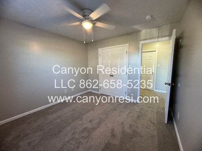 Building Photo - 105 Scaley Bark Dr