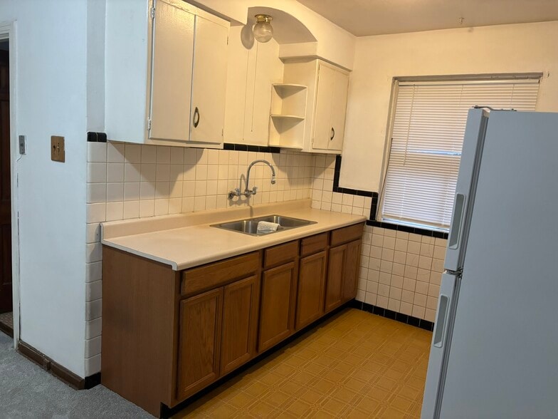 Building Photo - 5412 Loughborough Ave