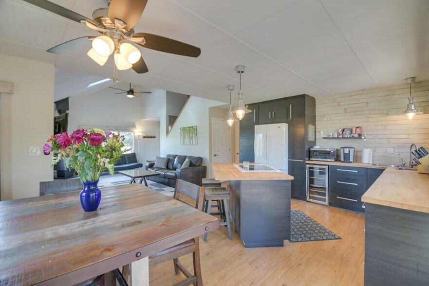 Building Photo - 465 Springmeadow Way