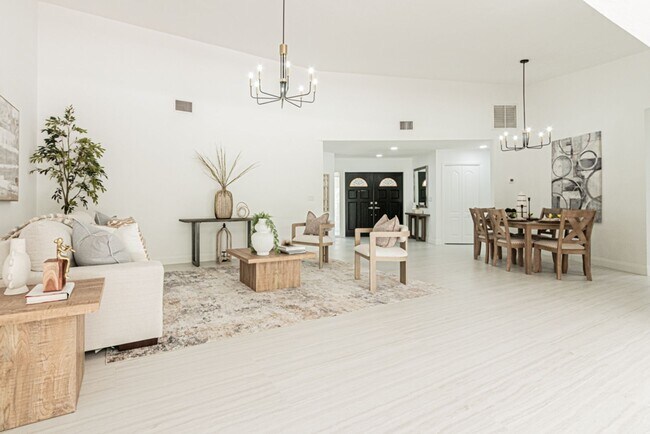 Building Photo - Naples Annual Rental –Single-Family Home w...