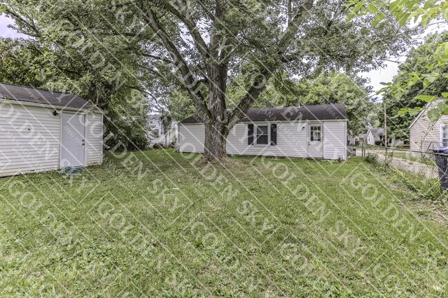 Building Photo - 1614 S Oakdale Dr