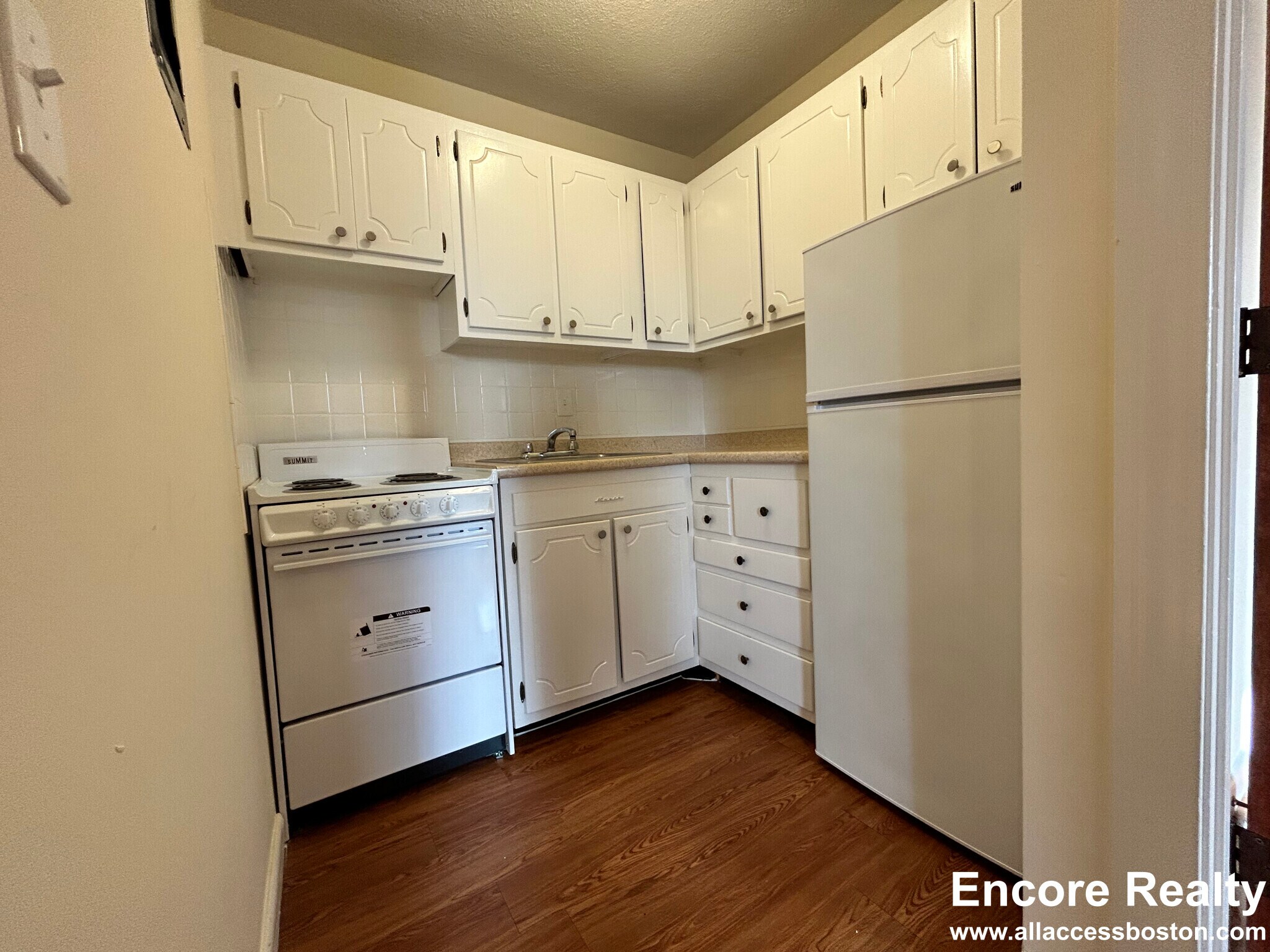 Building Photo - 164 North Beacon St