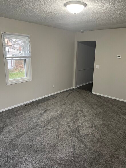 Building Photo - 714 Park Ave