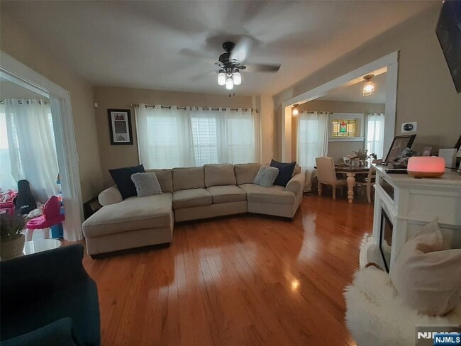 Building Photo - 98 Willard St