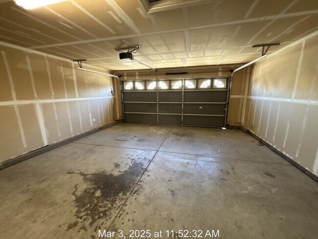 Building Photo - $400 MOVE IN BONUS! Fantastic 3 Bed, 2 Bat...