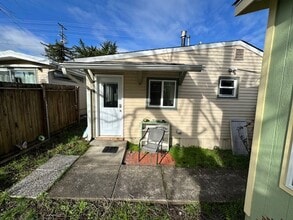 Building Photo - 236 1/2 N MOUNTAIN AVE