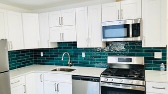 Building Photo - 5406 Kennedy Blvd W