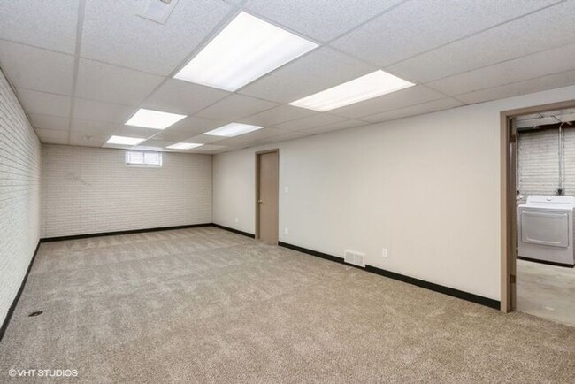Building Photo - $3,000 | 5 Bedroom, 2.5 Bathroom House | N...