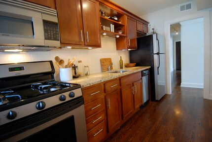 Building Photo - 4302 Oak St