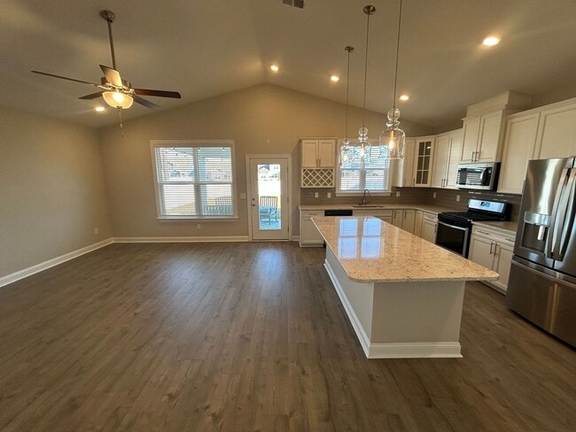 Building Photo - 585 Oyster Dr