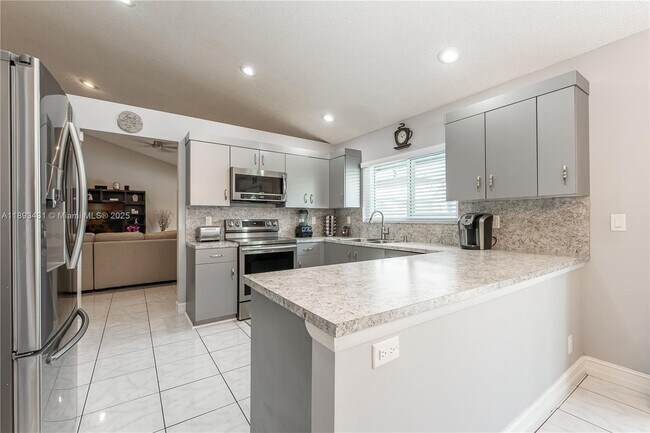 Building Photo - 5420 N Ocean Dr