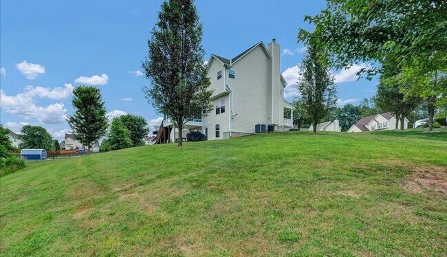 Building Photo - **For Keys in Hand ASAP - Inquire Within for Details**