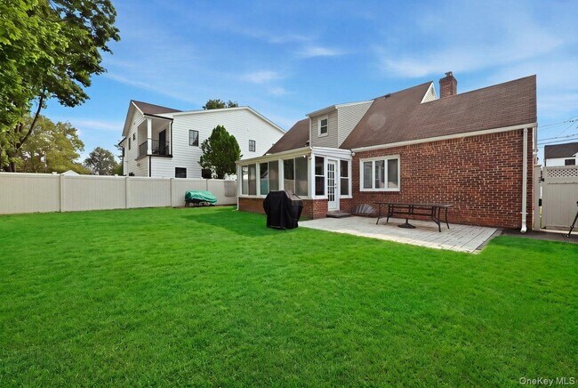 Building Photo - 442 Langley Ave