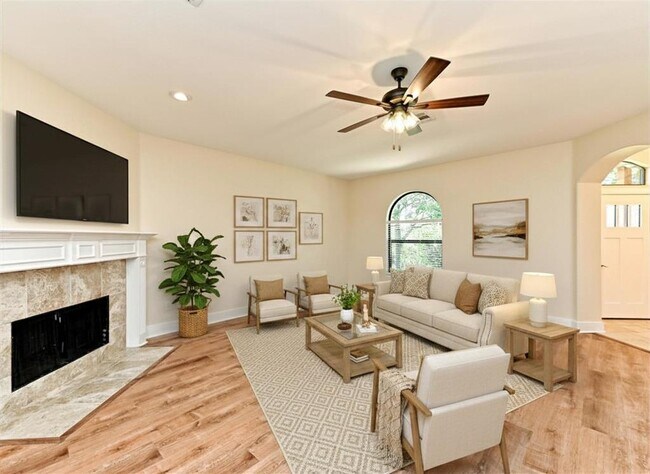 Building Photo - 15208 Bowling Ln