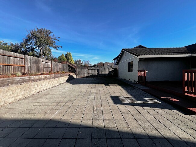 Building Photo - Recently Remodeled 3-Bedroom, 2-Bath Home ...