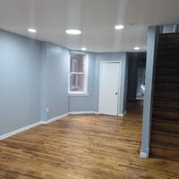 Building Photo - 1621 W 4th St