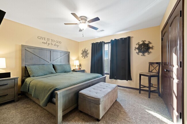 Building Photo - Nice Home in Peach Tree Subdivision Waiting for you to Call home TODAY