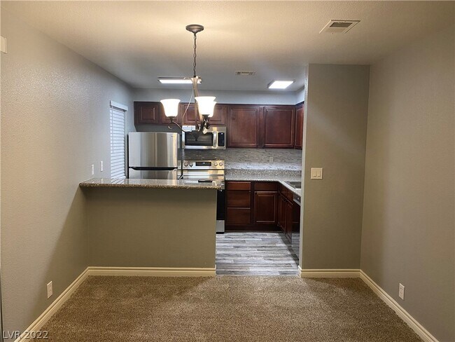 Building Photo - 5332 River Glen Dr