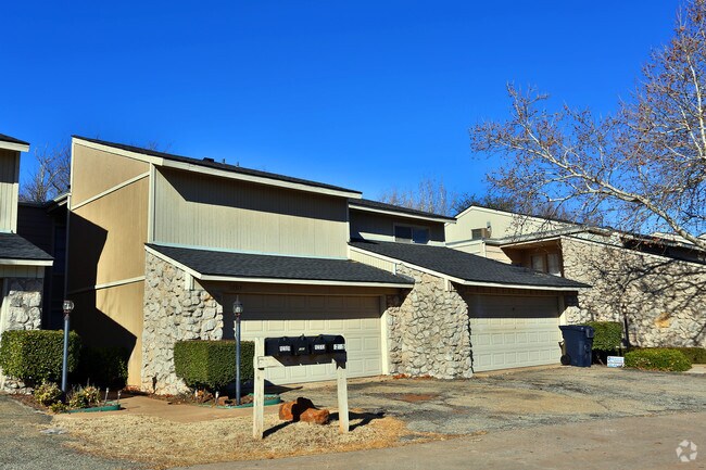 Building Photo - Cedar Springs Town Homes