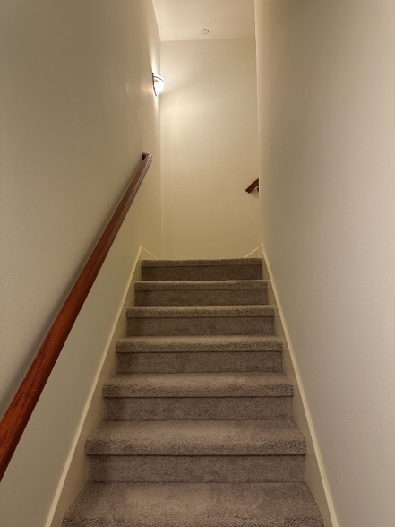 Building Photo - 109 NW Shy Bear Way