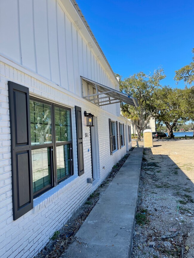 Building Photo - 51 Yacht Club Dr NE