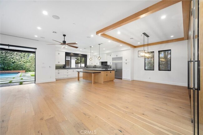 Building Photo - 4543 Lennox Ave