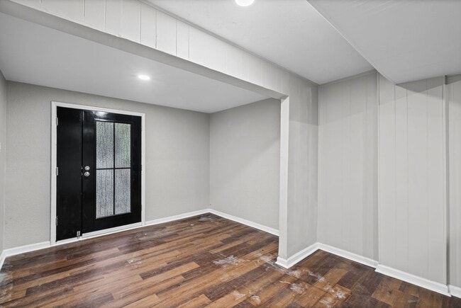 Building Photo - 3100 Fern Valley Dr SW