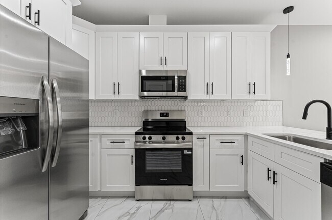 Building Photo - 9106 Everglade Dr