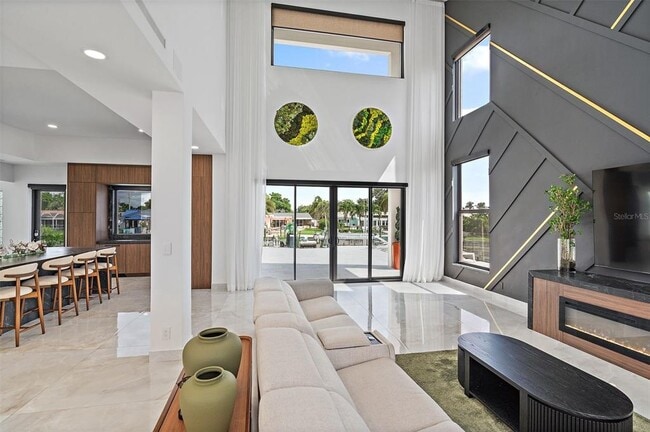 Building Photo - 585 Dolphin Ave SE