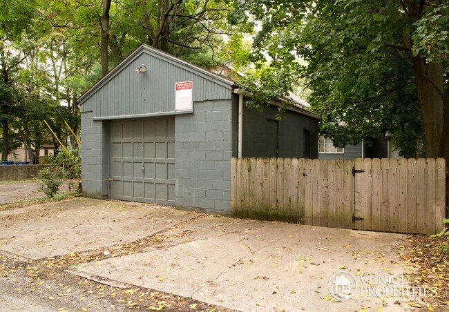 Building Photo - 242 E Patterson Ave