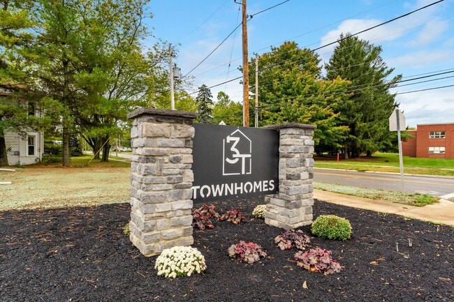 Building Photo - 382 N Franklin St