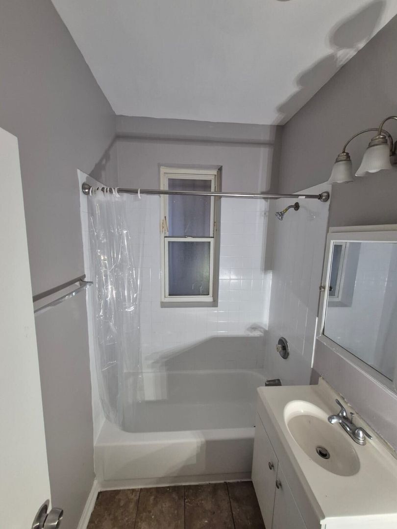 Building Photo - 5038 W Washington Blvd