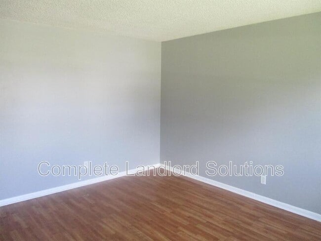 Building Photo - 5921/5923 East Braddock Avenue - 5923