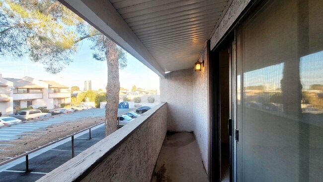 Building Photo - 5245 Child Ct