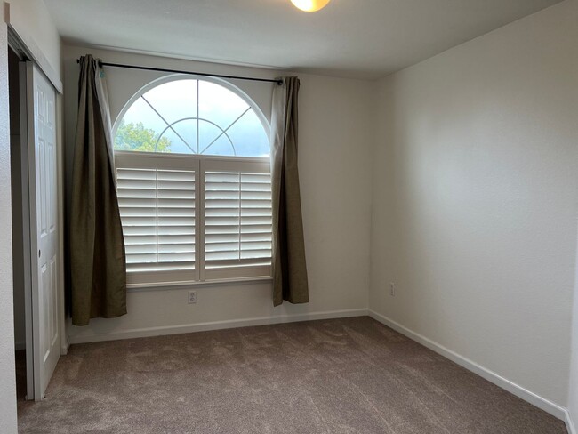 Building Photo - Beautiful 4 Bedroom 3 Bathroom in Folsom