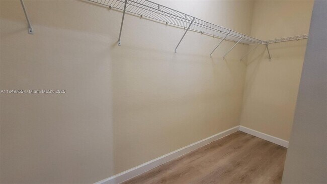 Building Photo - 3223 SE 4th Ct