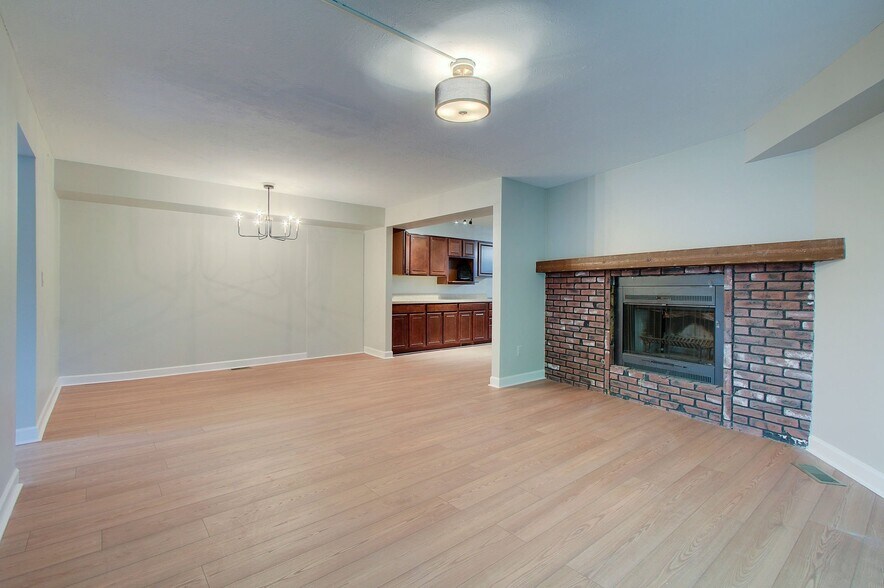 Building Photo - 1655 Southbend Dr